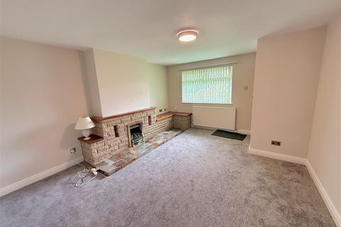 3 bedroom semi-detached house to rent, Brearcliffe Drive, Bradford