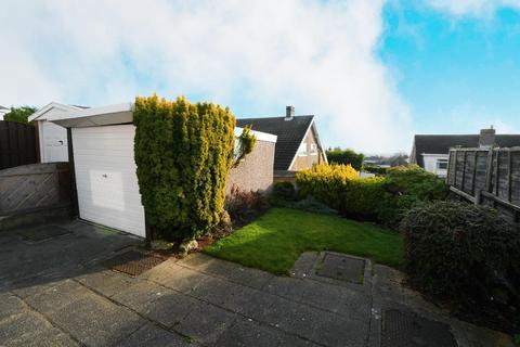 3 bedroom semi-detached house to rent, Brearcliffe Drive, Bradford