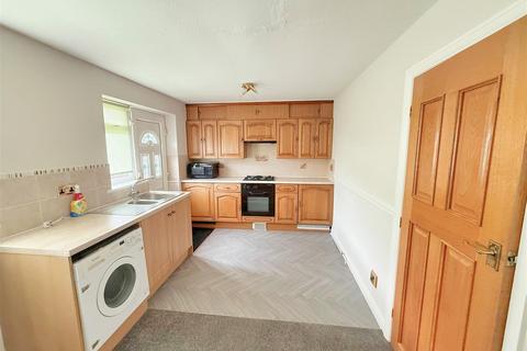 3 bedroom semi-detached house to rent, Brearcliffe Drive, Bradford