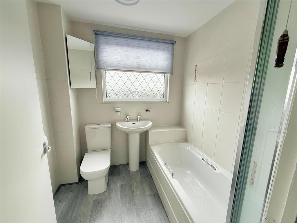 Bathroom (1).jpg
