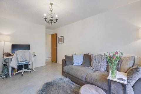 16 Larkham Close, Feltham, TW13 4QN