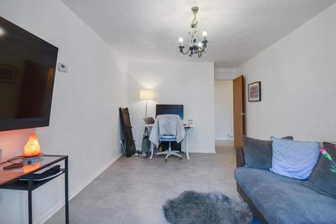 16 Larkham Close, Feltham, TW13 4QN