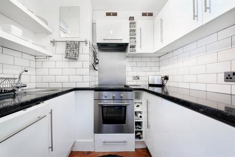 2 bedroom flat for sale, Battersea Bridge Road, London