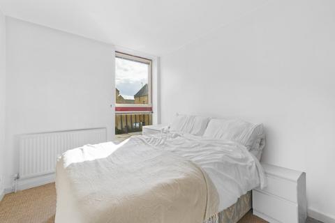 2 bedroom flat to rent, Cape Yard, London