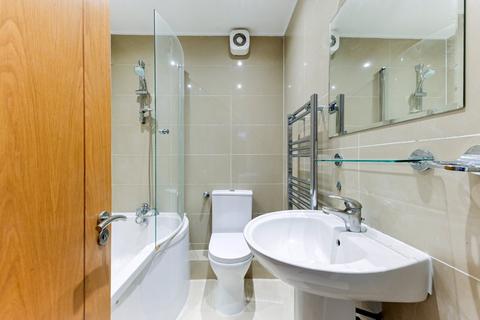 3 bedroom flat to rent, Finchley Road, Childs Hill, London