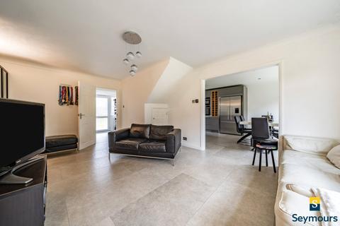 20 Burwood Close, Guildford, GU1 2SB