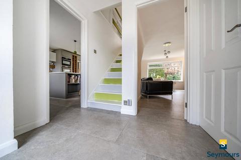20 Burwood Close, Guildford, GU1 2SB