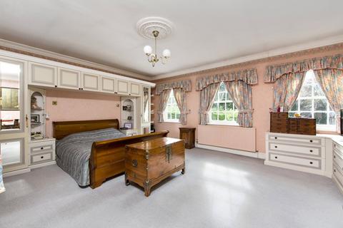 undefined, East Road, St George's Hill, KT13