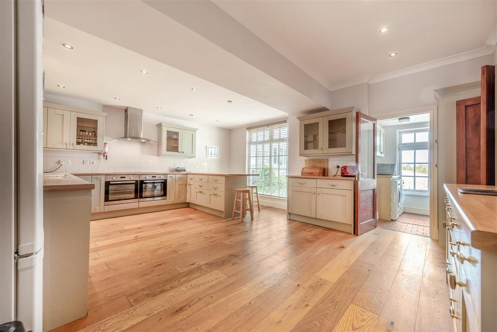 Glanteifi House - Kitchen