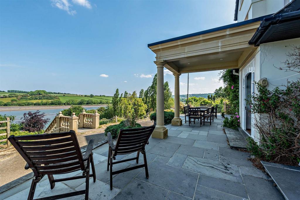 Front Entrance of Glanteifi House