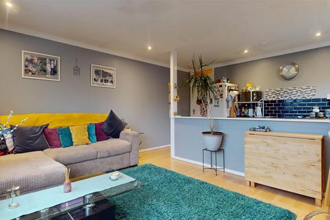 32 Bercham, Two Mile Ash, Milton Keynes, MK8 8HX