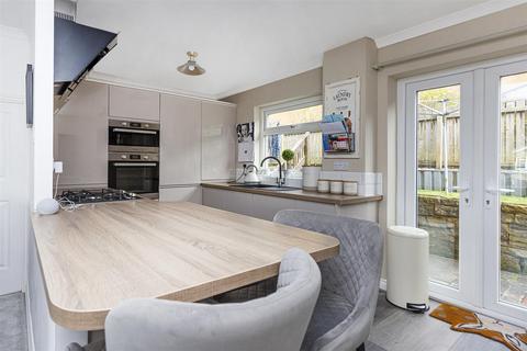6 Maplin Drive, Huddersfield, HD3 3GT