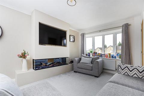 6 Maplin Drive, Huddersfield, HD3 3GT