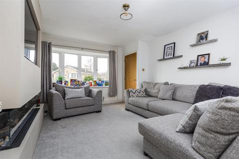 6 Maplin Drive, Huddersfield, HD3 3GT