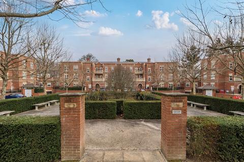 1 bedroom flat for sale, Franklin Court, Godalming GU8