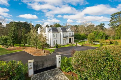 Cavendish Road, St George's Hill, Weybridge, Surrey, KT13