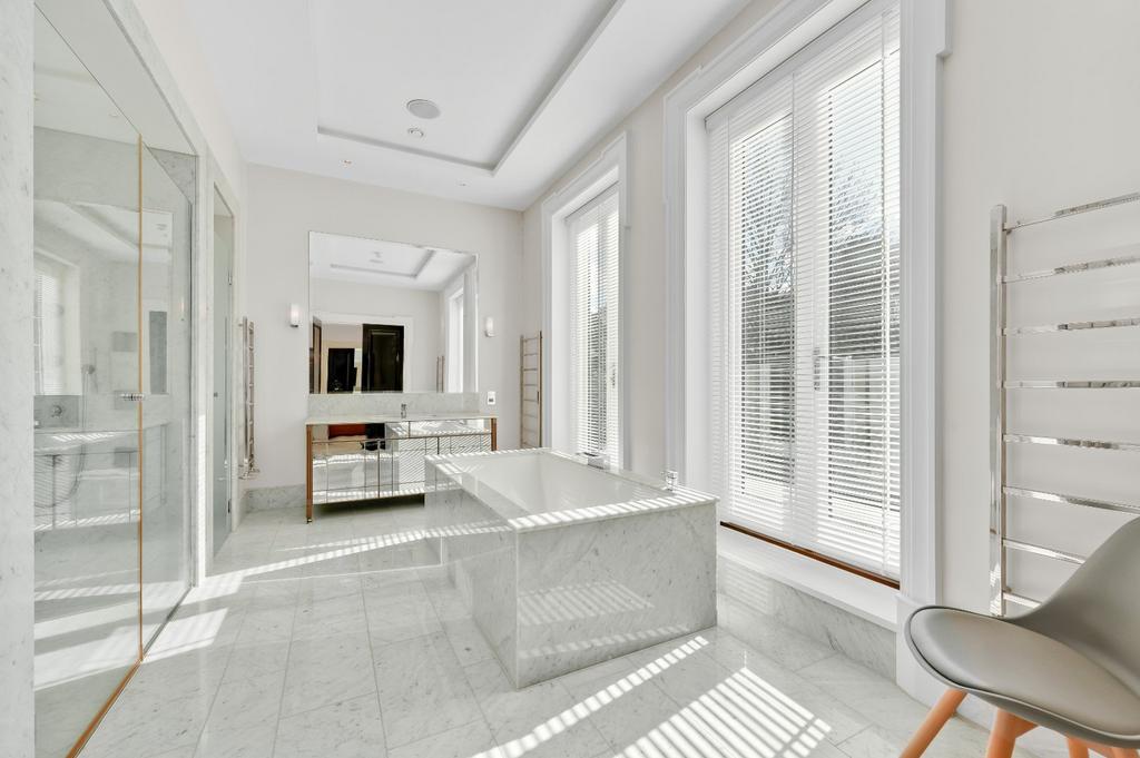 Main En Suite