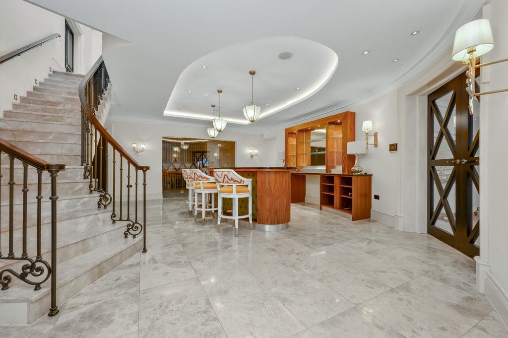 Bar/Wine Room
