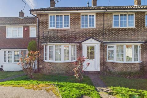 undefined, Lyndhurst Close, Crawley RH11
