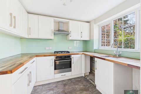 undefined, Lyndhurst Close, Crawley RH11