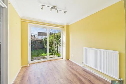 undefined, Lyndhurst Close, Crawley RH11