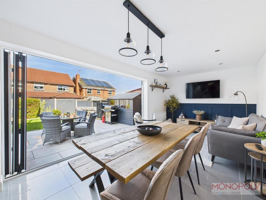 Open plan kitchen/dining room