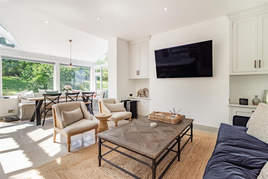8553666-interior32.jpg