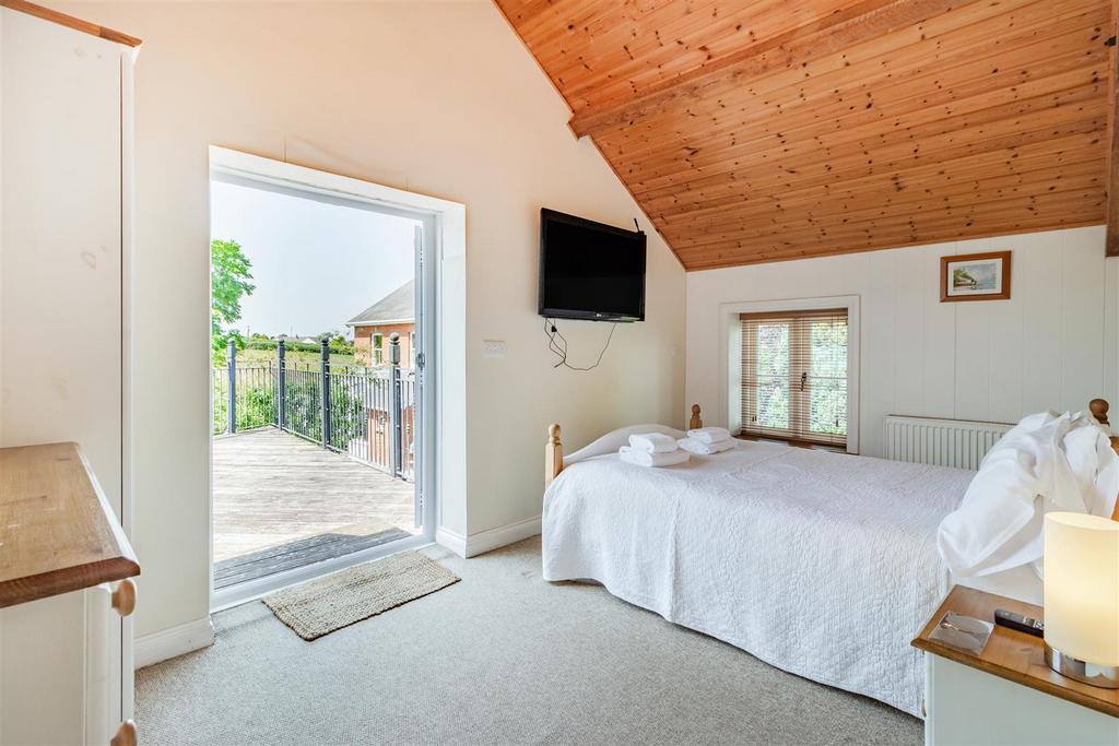 8553666-interior44.jpg