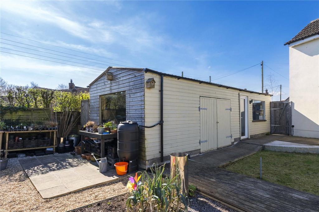 Garage/Workshop