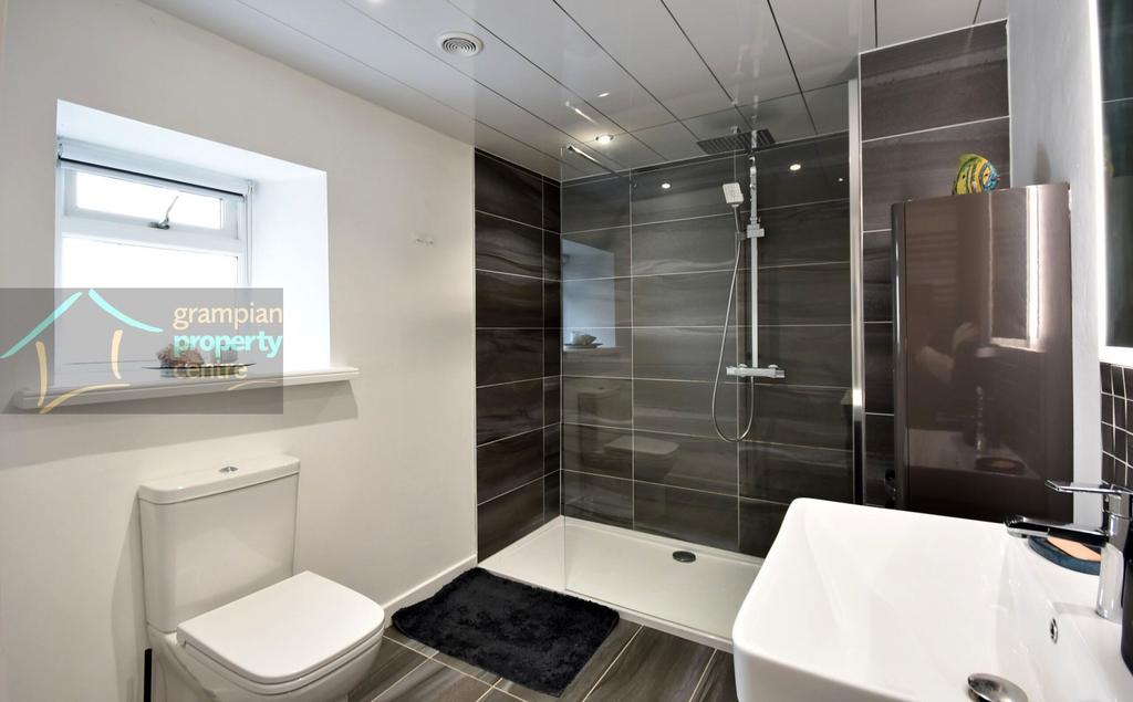 Bathroom.JPG