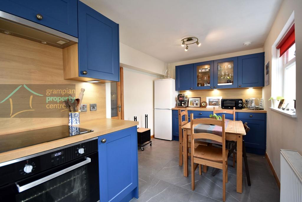 Kitchen 2 .JPG