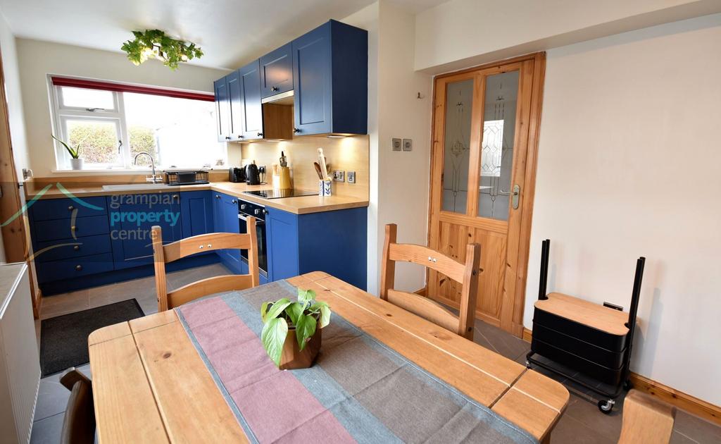 Kitchen 4.JPG