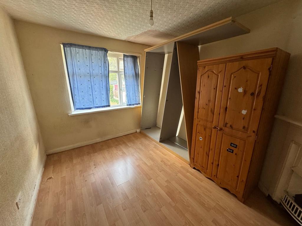 Bedrom (rear)