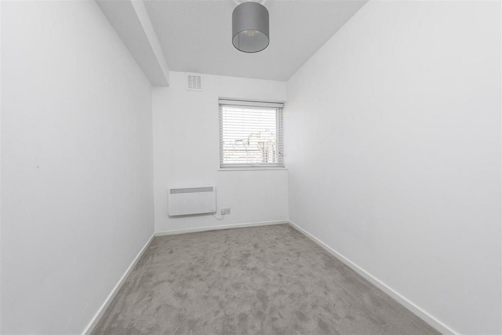 6 Roseland Hse Bed 1.jpg