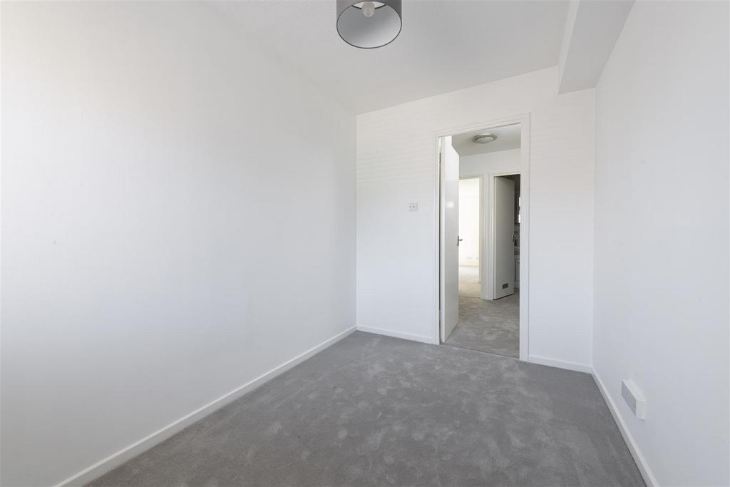 6 Roseland Hse Bed 2.jpg