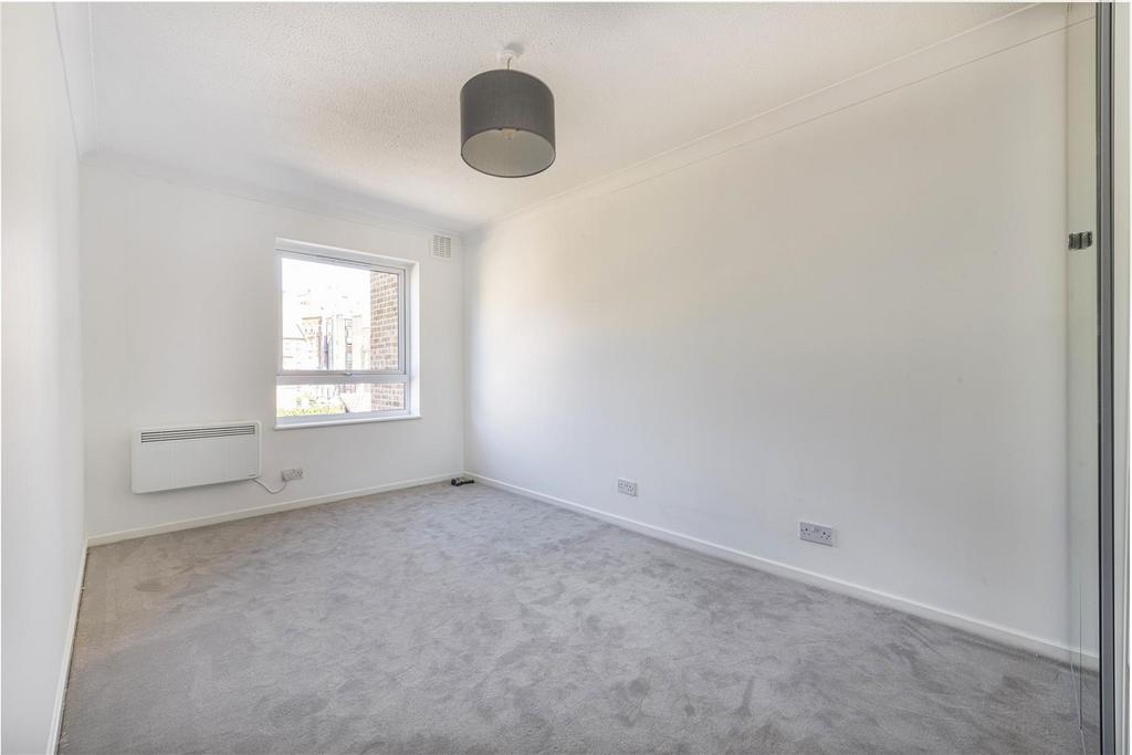 6 Roseland Hse Bed 3.jpg
