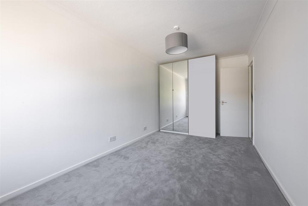 6 Roseland Hse Bed 4.jpg
