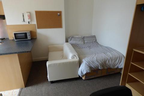 Studio to rent, Room 1, 14 Bankfield Road, Huddersfield, HD1 3HR
