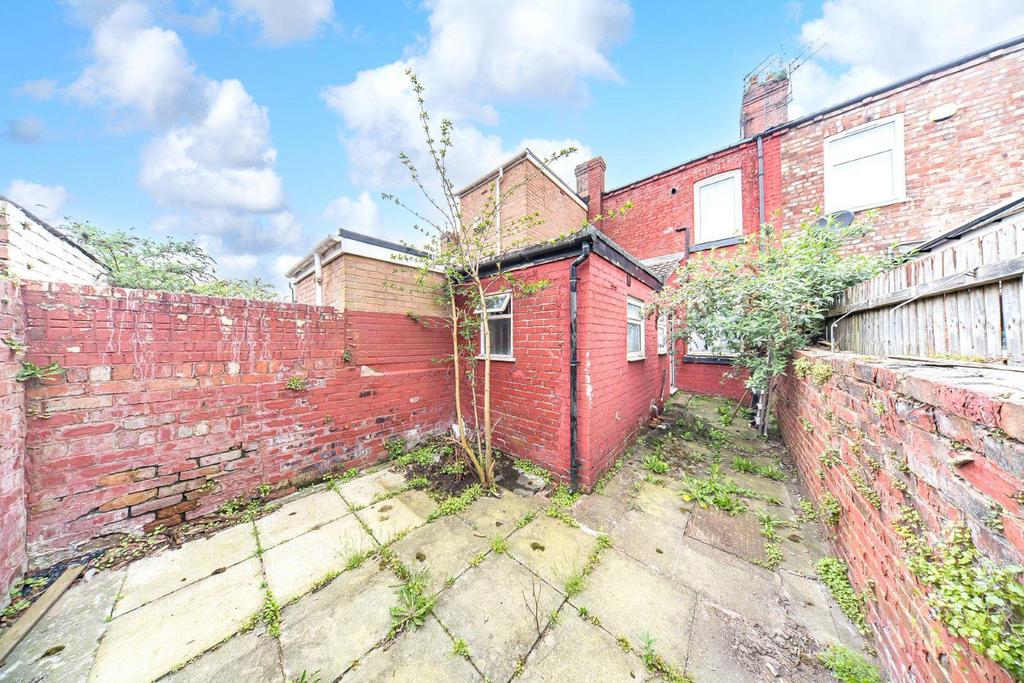 34 Columbia Road rear yard.jpg