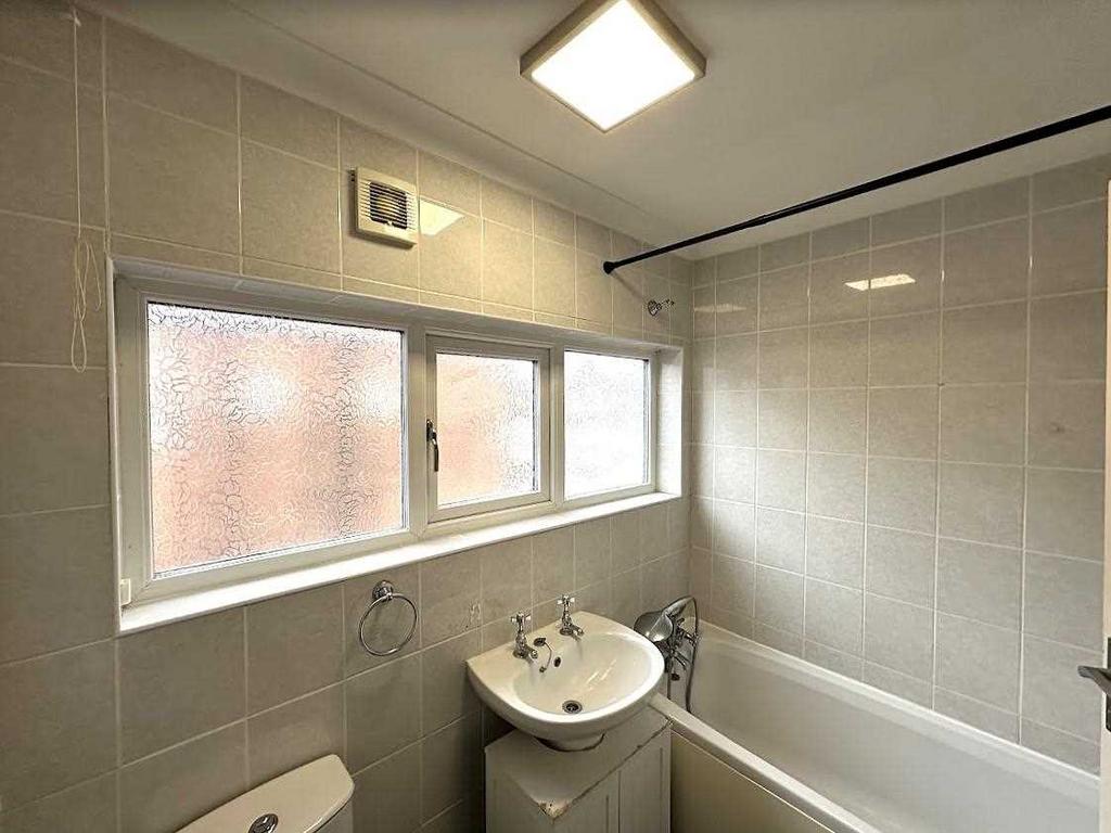 Family bathroom: