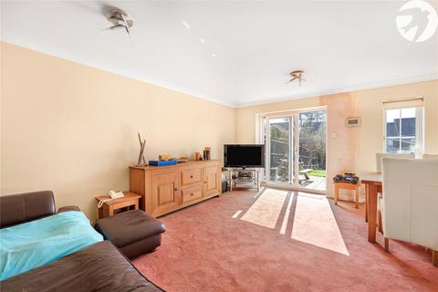 10 Moore Close, Dartford, DA2 6NN