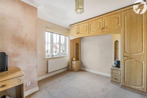 10 Moore Close, Dartford, DA2 6NN