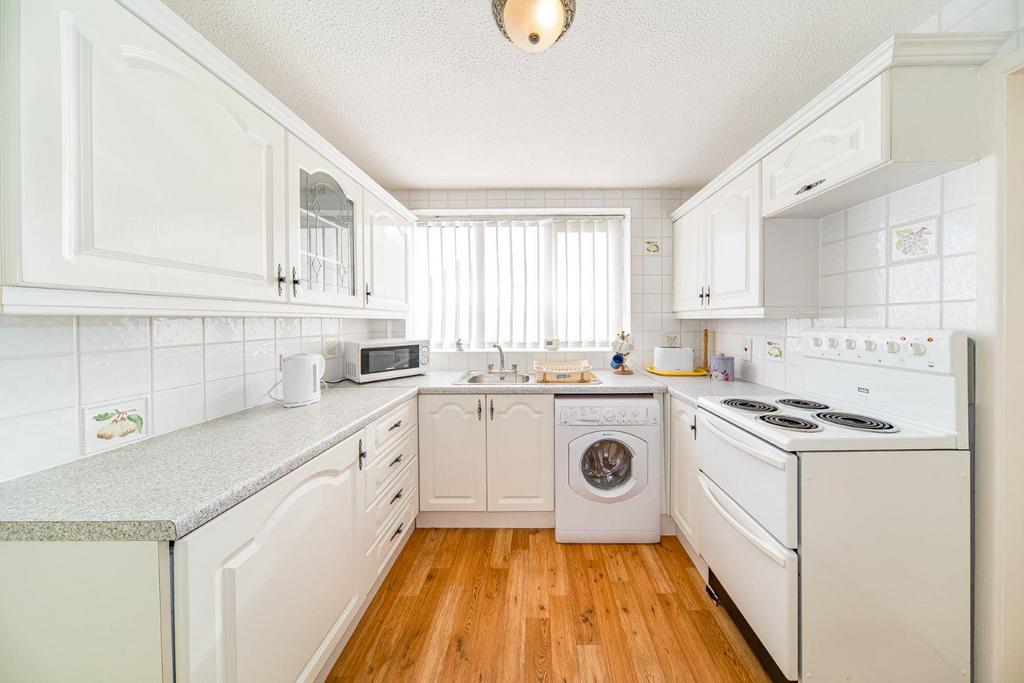 15 Arnside Avenue kitchen.jpg