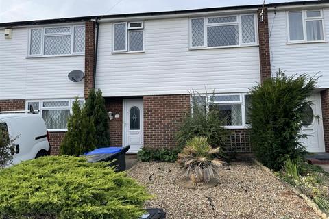 3 bedroom terraced house to rent, Hag Hill Lane, Taplow, Burnham