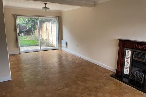 3 bedroom terraced house to rent, Hag Hill Lane, Taplow, Burnham