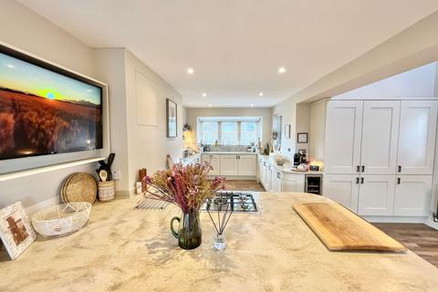 4 bedroom detached house for sale, Valley View, Burnopfield, NE16