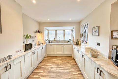 4 bedroom detached house for sale, Valley View, Burnopfield, NE16
