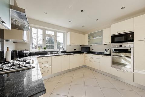 6 Grasmere Close, Loughton, IG10 1SL
