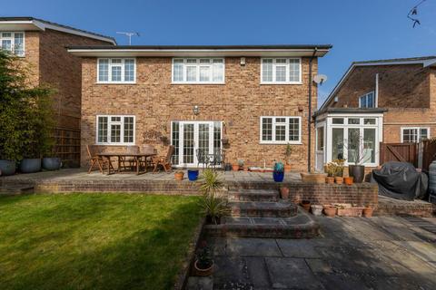 6 Grasmere Close, Loughton, IG10 1SL
