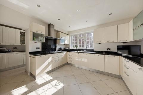 6 Grasmere Close, Loughton, IG10 1SL